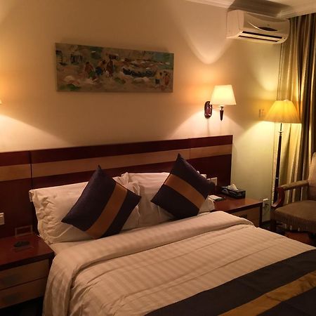 G.S Plaza Hotel Акра Екстериор снимка