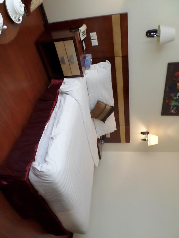 G.S Plaza Hotel Акра Екстериор снимка