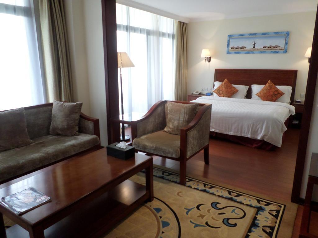 G.S Plaza Hotel Акра Екстериор снимка
