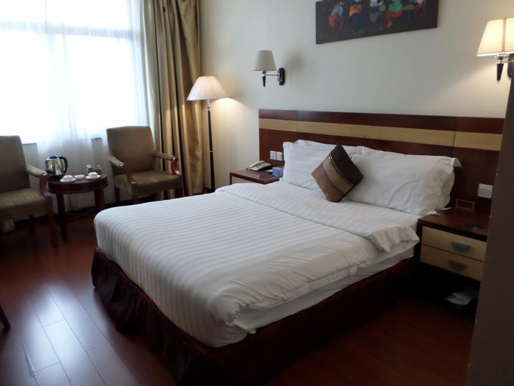 G.S Plaza Hotel Акра Екстериор снимка