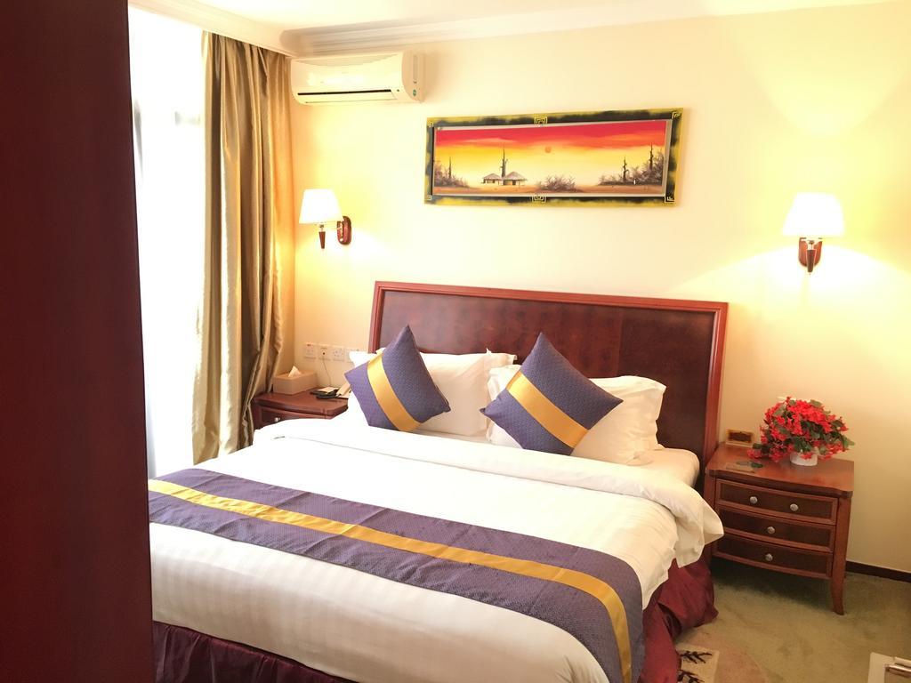 G.S Plaza Hotel Акра Екстериор снимка