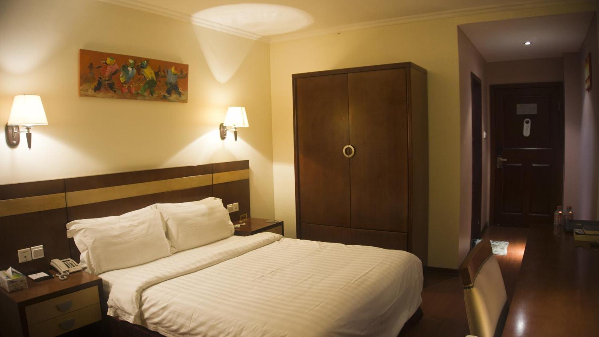 G.S Plaza Hotel Акра Екстериор снимка